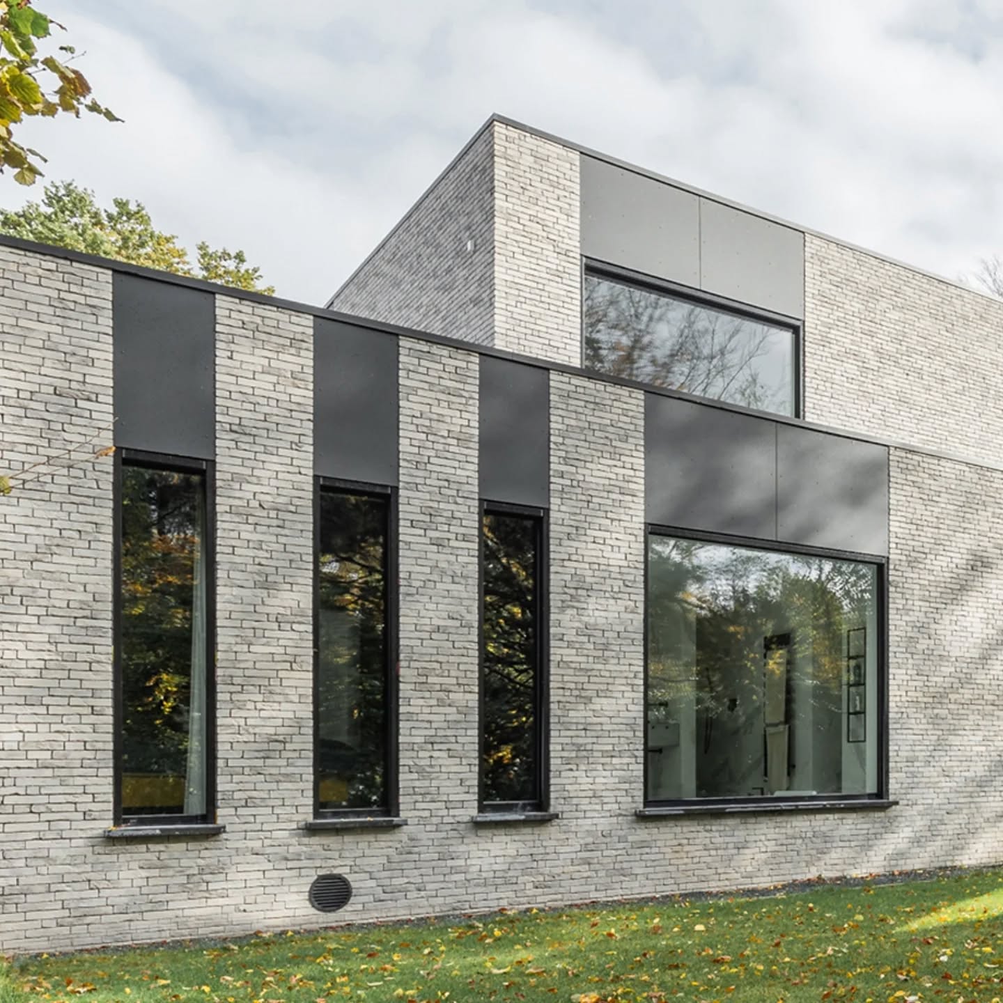 Clasic sau modern? Stilul arhitectural dicteaza ferestrele